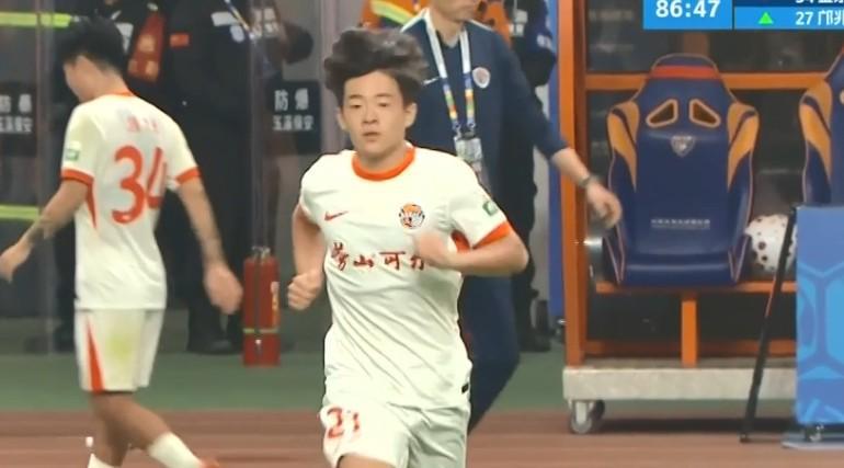 企鹅体育直播排球-记者：邝兆镭和刘致成将在中超第2轮比赛结束后去U17国足报到