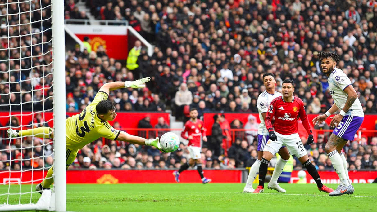 企鹅体育直播排球-豪门悲喜夜:曼联3-1维拉跻身前3 利物浦1-1惨遭热刺绝平 巴萨5-2